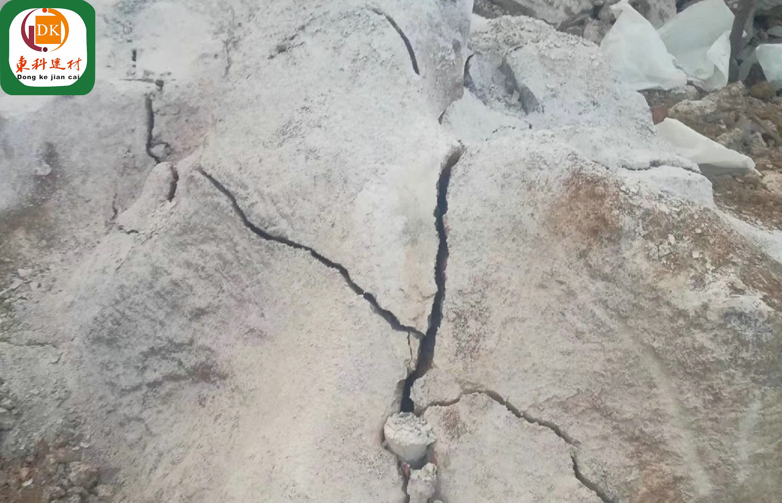 新疆开山,裂石膨胀剂
