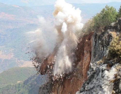 大渡口爆破温州市温瑞平原大罗山施工隧洞圆满成功